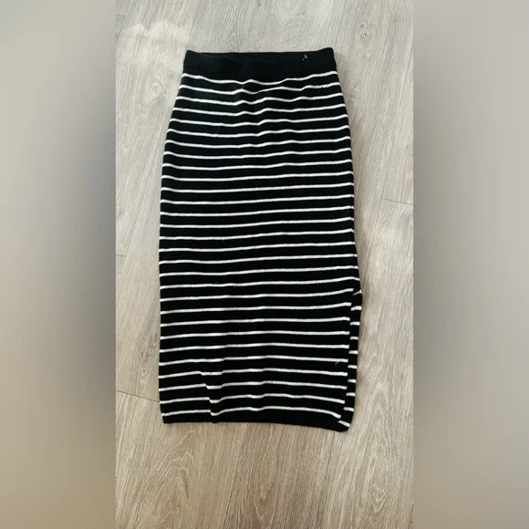 Freshman Black and White Striped Pencil Skirt - Picture 5 of 7